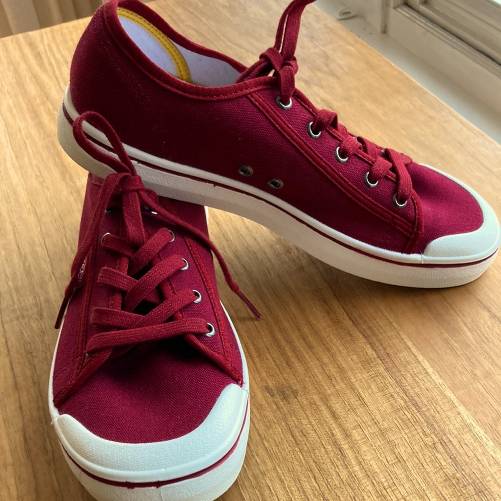 NWOT Keen Elisa Lite Women’s Casual shoes, Rhubarb/Birch, size 10.5